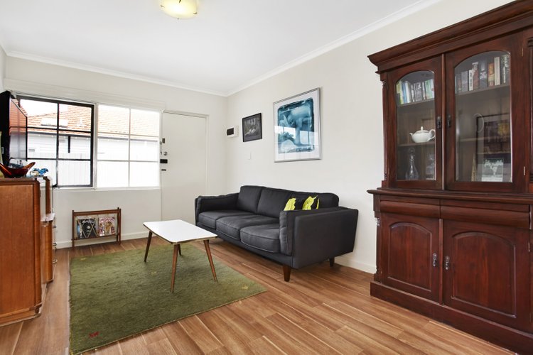 2/22 Whitby Street Brunswick West 3055