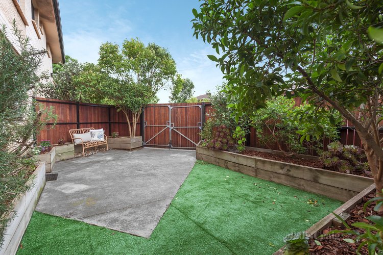 2/23 Elizabeth Street Bentleigh East 3165