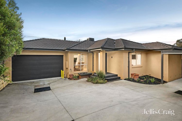 2 23 Lawson Road Mooroolbark 3138