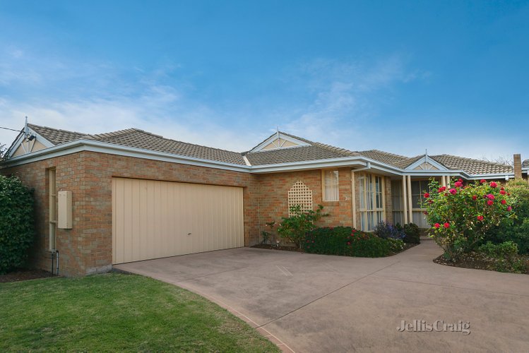 2/23 Ross Street Doncaster East 3109