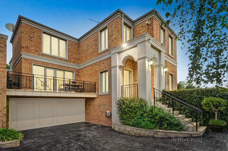 2/237 Williamsons Road Templestowe 3106