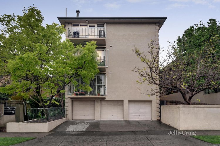 2 24 Mathoura Road Toorak 3142