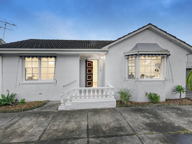 2 24 Parkside Street Elsternwick 3185