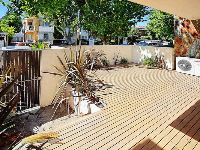 2 24 Pine Avenue Elwood 3184
