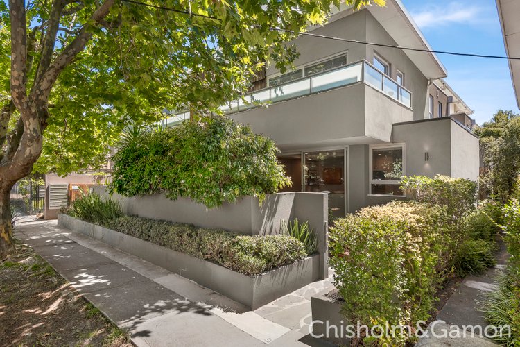 2 24 Pine Avenue Elwood 3184