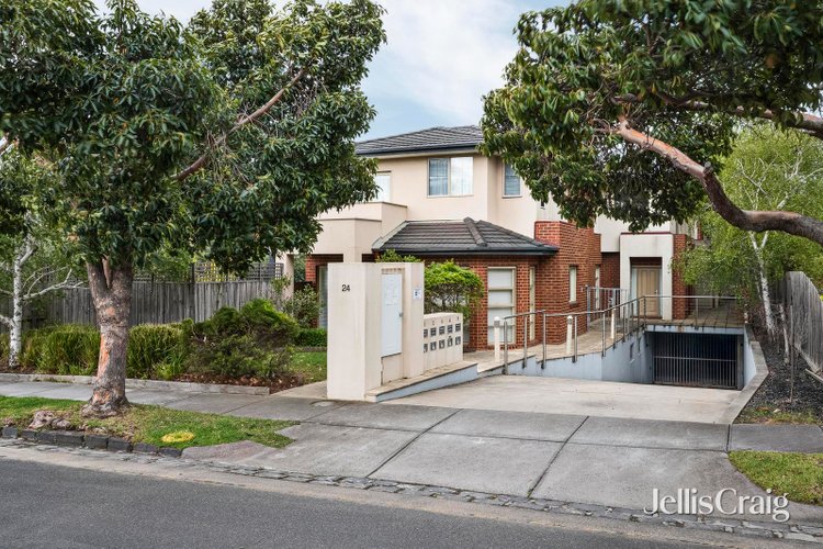 2 24 Woodlands Avenue Kew East 3102
