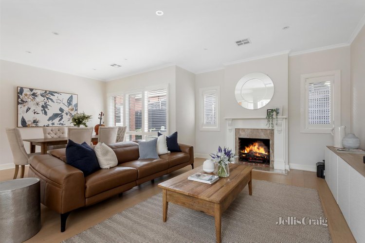 2 242 Union Road Surrey Hills 3127