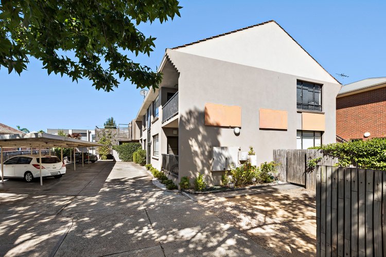 2/257 Buckley Street  Aberfeldie 3040