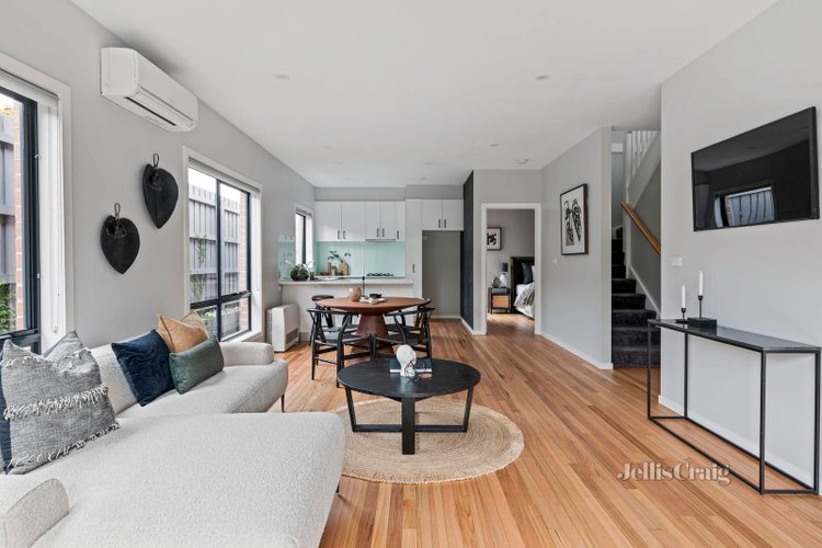 2 26 Foch Street Reservoir 3073