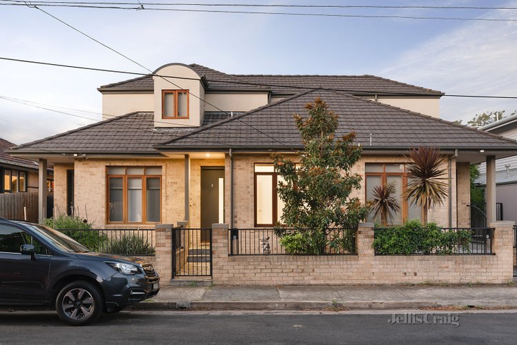 2/26 Lewis Street Thornbury 3071