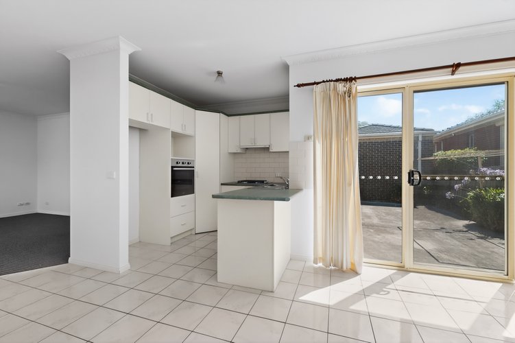 2/27 Small Road Bentleigh 3204