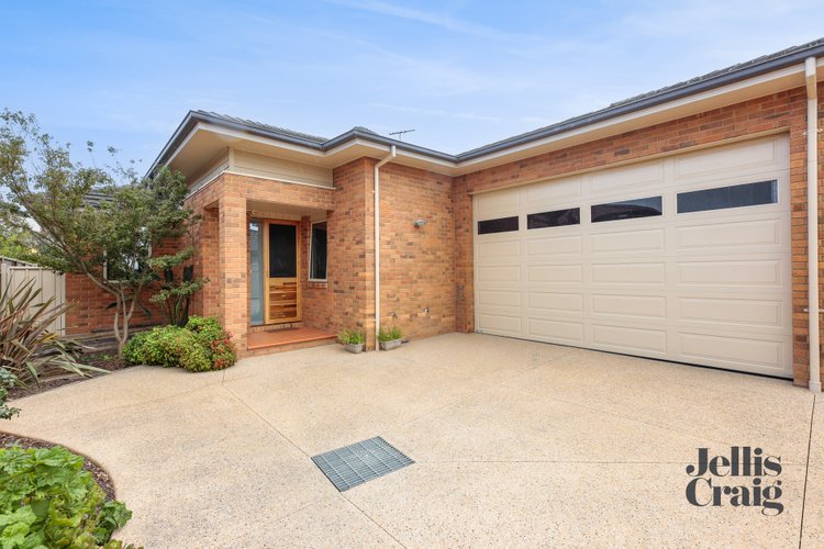 2/28 Diosma Drive Glen Waverley 3150