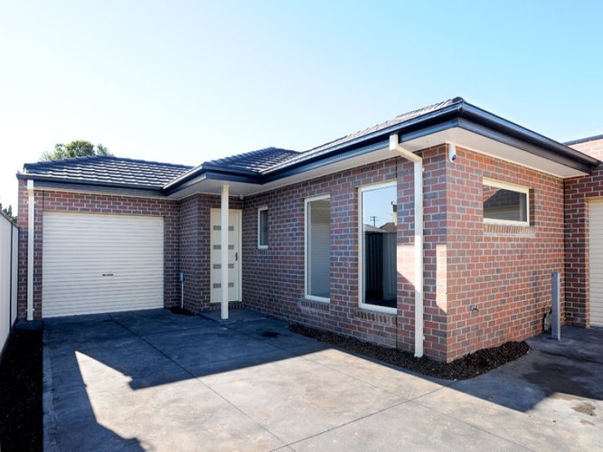 2 282 FURLONG Road St Albans 3021