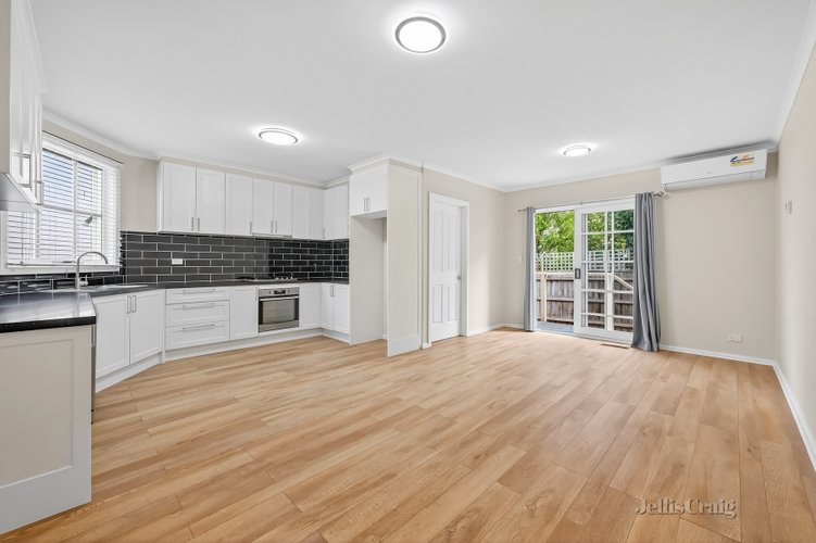 2/29 Hammond Street Thornbury 3071