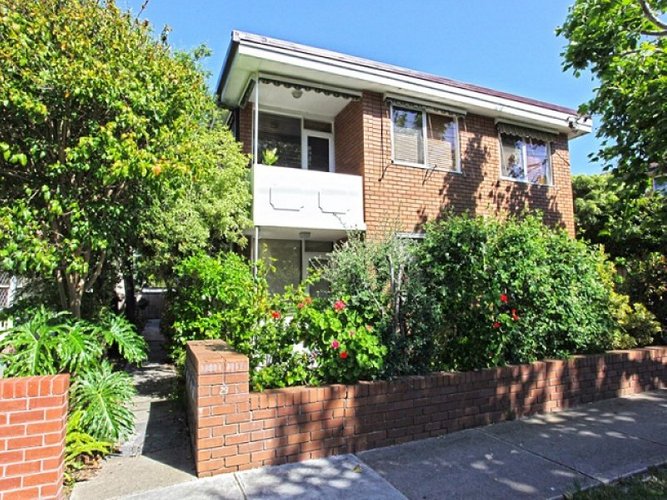 2 29 Pine Avenue Elwood 3184