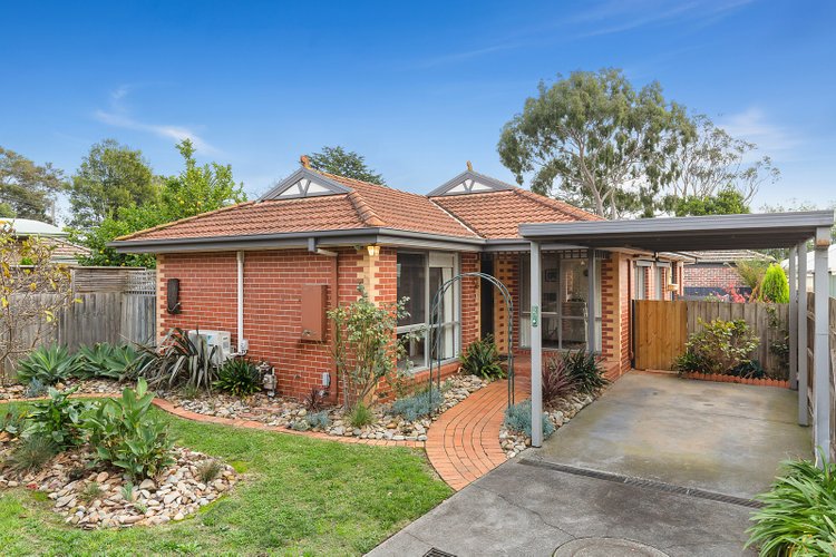 2/2a Wooddale Grove Mitcham 3132