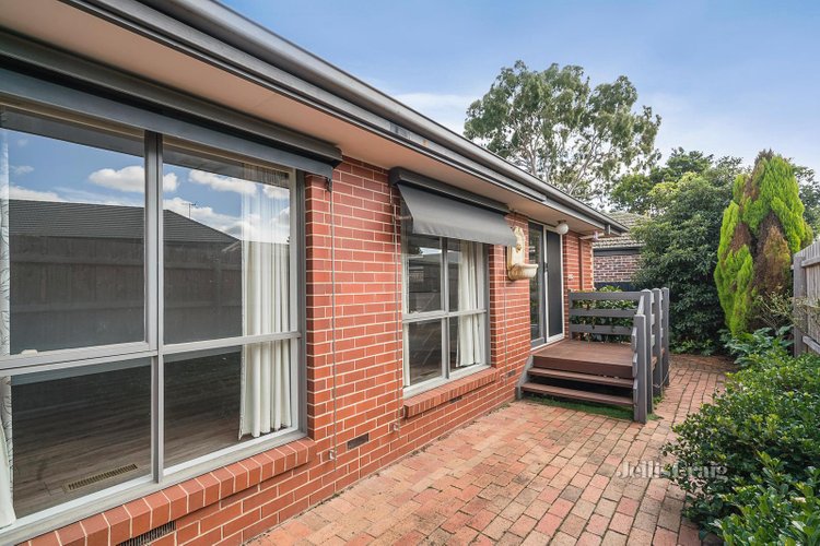 2 2A Wooddale Grove Mitcham 3132