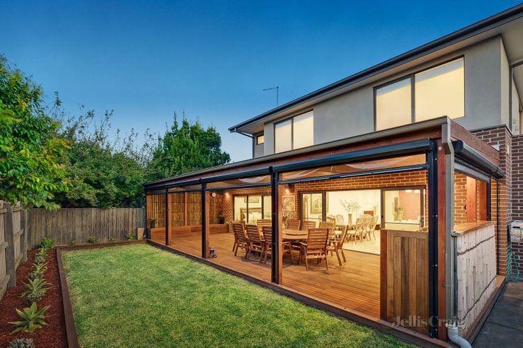 2/3 Charles Street Bentleigh East 3165