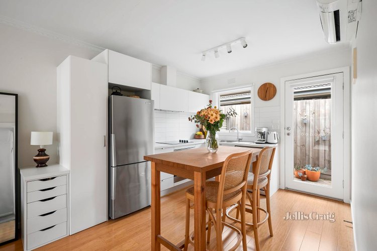 2 3 Colville Court Herne Hill 3218