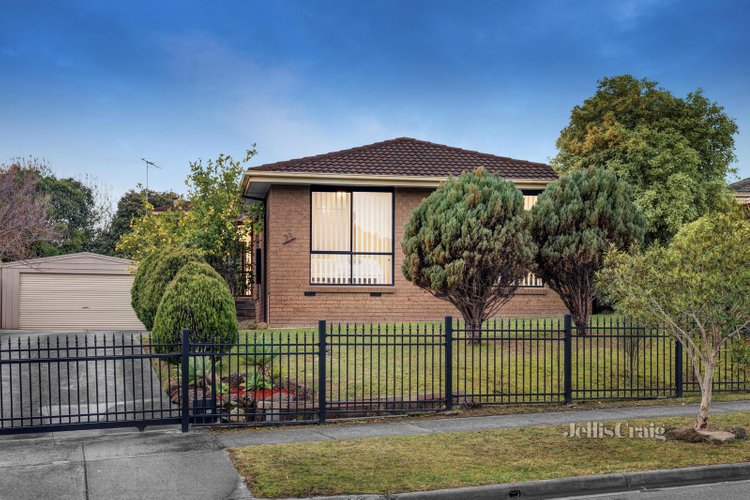 23 Crossdale Rise Endeavour Hills 3802