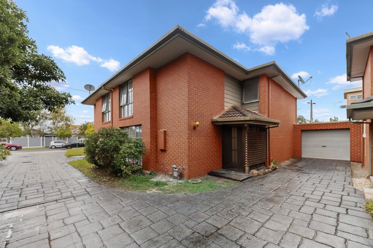 2/3 Exhibition Street Mckinnon 3204