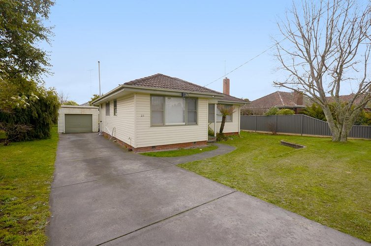 23 Hawthorn Grove Wendouree 3355