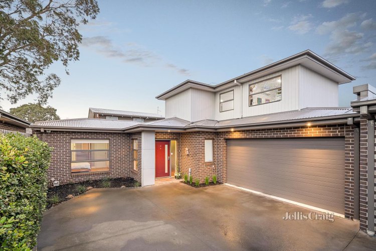2 3 Johnstone Street Seaford 3198