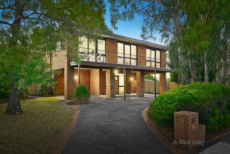 23 Knights Drive Glen Waverley 3150