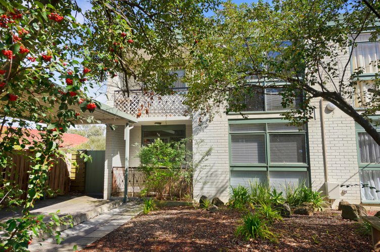 2/3 Osborne Avenue Glen Iris 3146