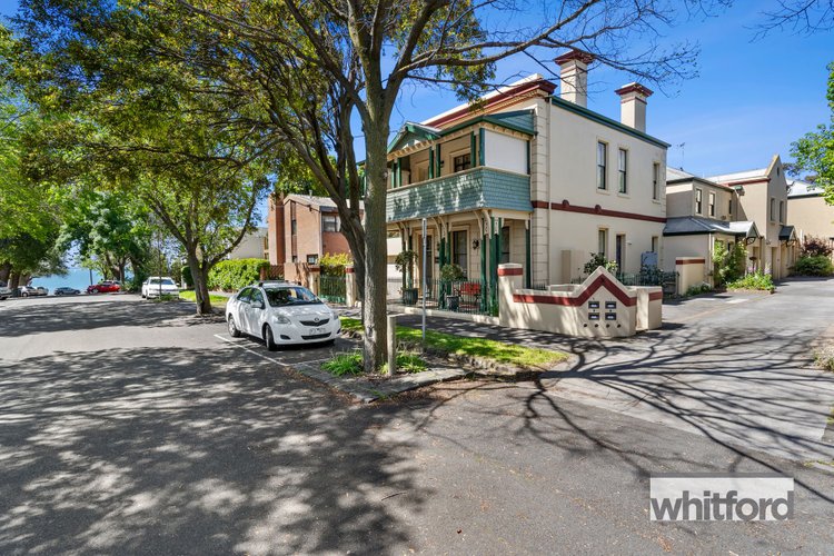 2/3 Pevensey Street, Geelong