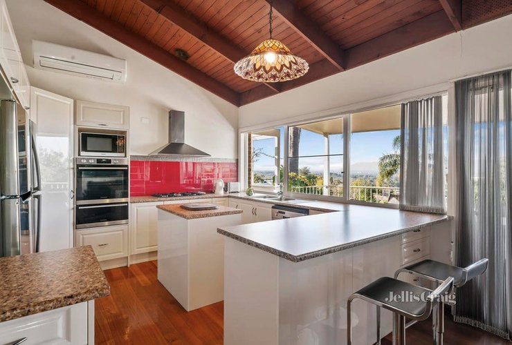 23 Stirling Crescent Glen Waverley 3150