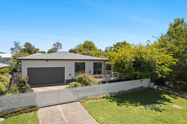 2 30 Grenville Street Daylesford 3460