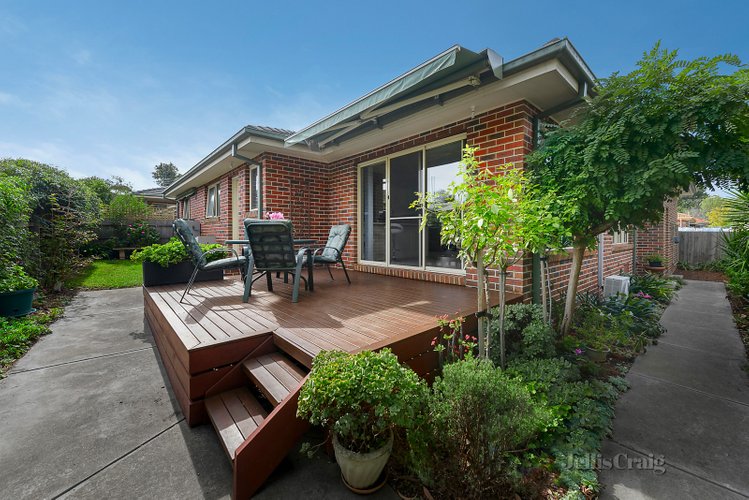 2/30 Irving Street Mount Waverley 3149