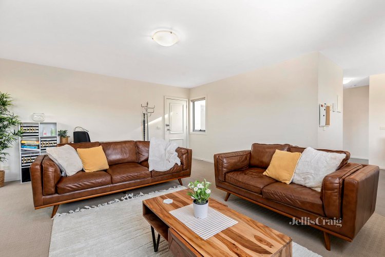 23 15 New Street Ringwood 3134