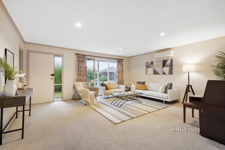 2 32 Diosma Drive Glen Waverley 3150