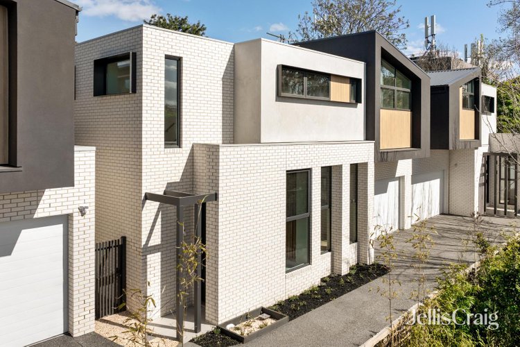 2 32 Relowe Crescent Balwyn 3103