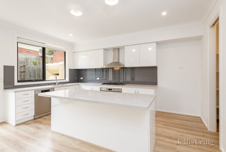 2/322 Highbury Road Mount Waverley 3149