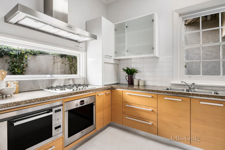 2/33 Tintern Avenue Toorak 3142