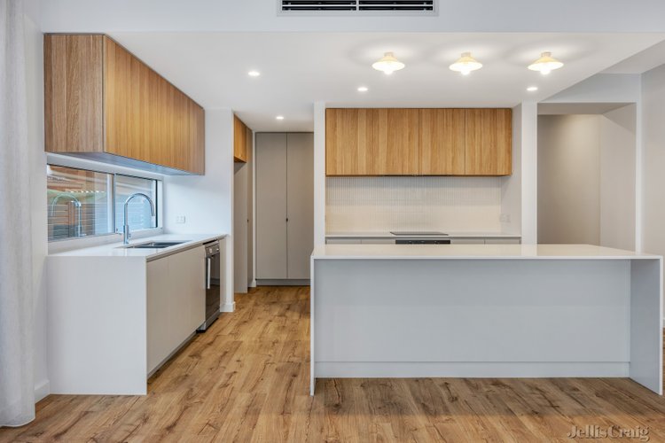2/356 Victoria Road Thornbury 3071
