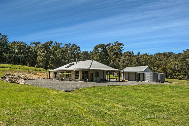 238 Sharpes Lane Glenlyon 3461
