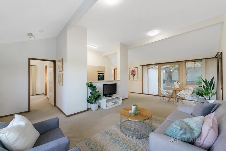 2/389 High Street Road Mount Waverley 3149