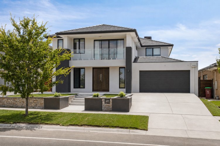 239 Heather Grove  Clyde North 3978