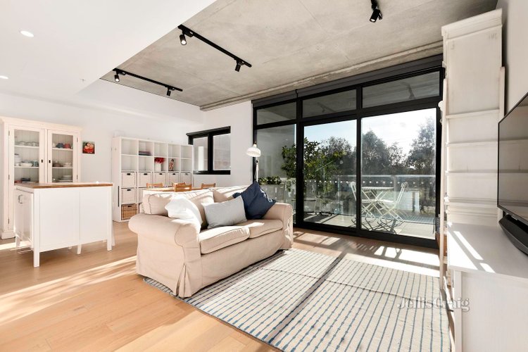 239 77 Hobsons Road Kensington 3031