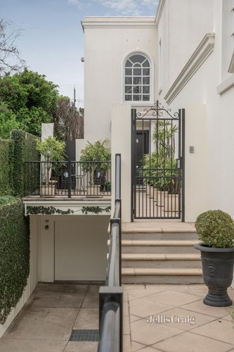 2 4 Ashley Grove Malvern 3144