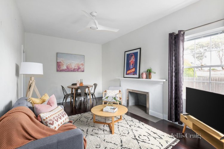 2 4 Barkers Road Hawthorn 3122