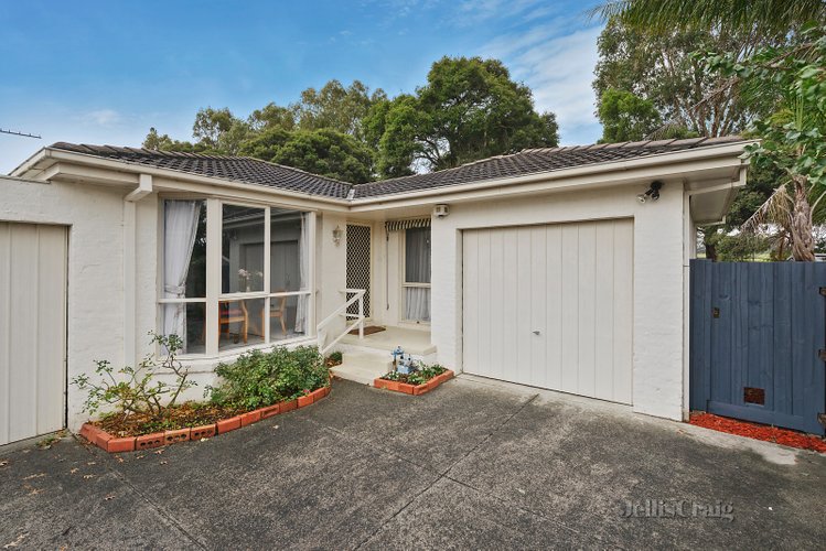 2/4 Craileen Street Donvale 3111