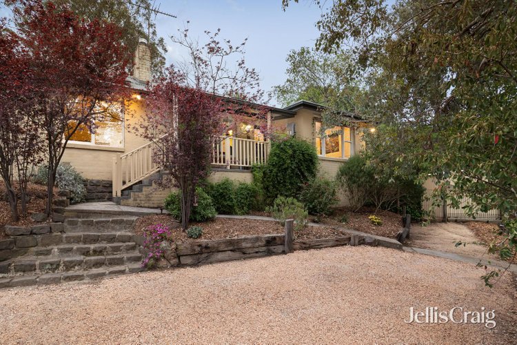 24 Curtain Road Hurstbridge 3099