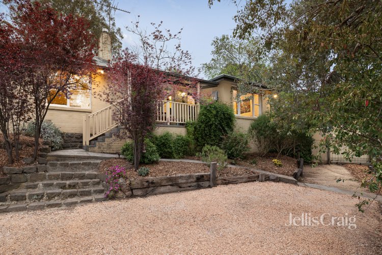 24 Curtain Road Hurstbridge 3099