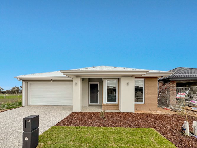 24 Elbert Street Charlemont 3217