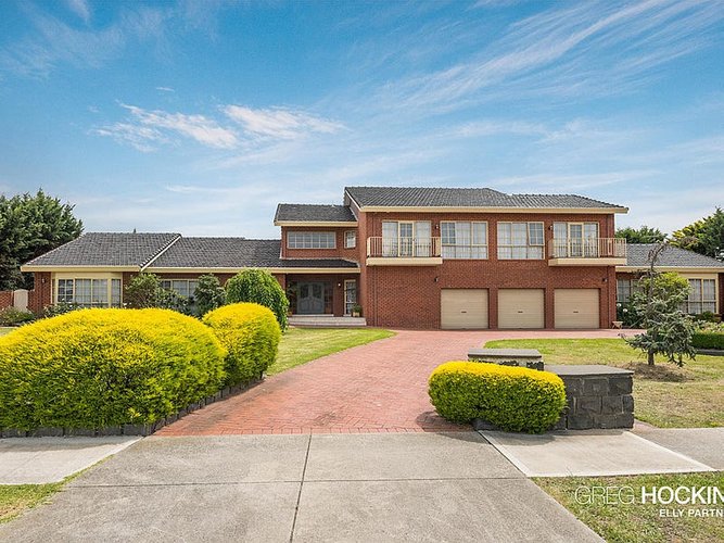 24 Elphinstone Boulevard Greenvale 3059